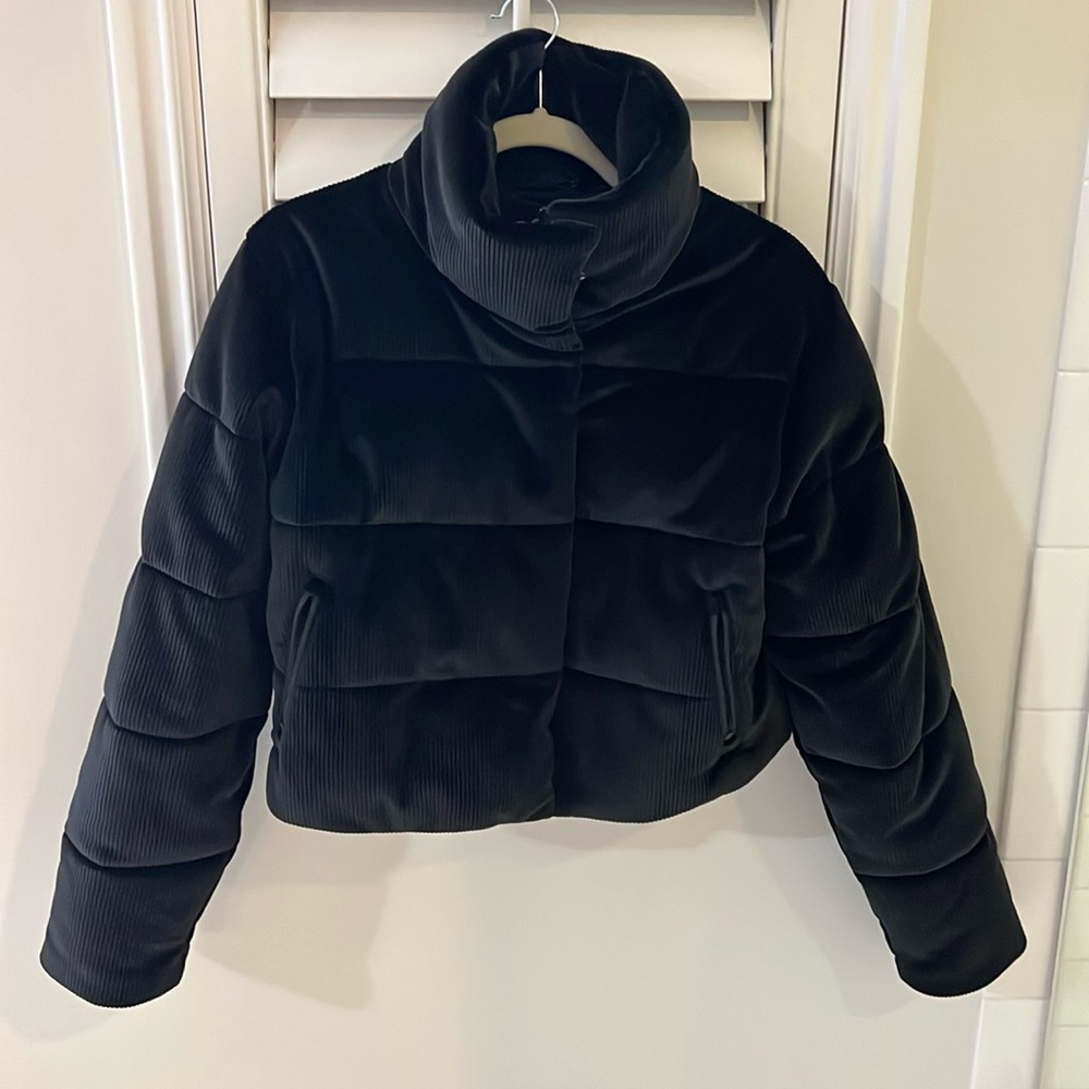 Cropped ALO velvety puffer coat